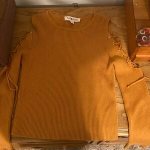 Yellow/golden full circle trends long sleeve shirt size medium